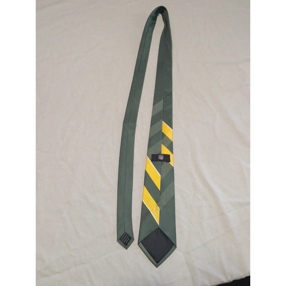Green Bay Packers NFL Mens WP Grid Neck Tie Eagle Wings 57 x 3.5 Green Yellow
